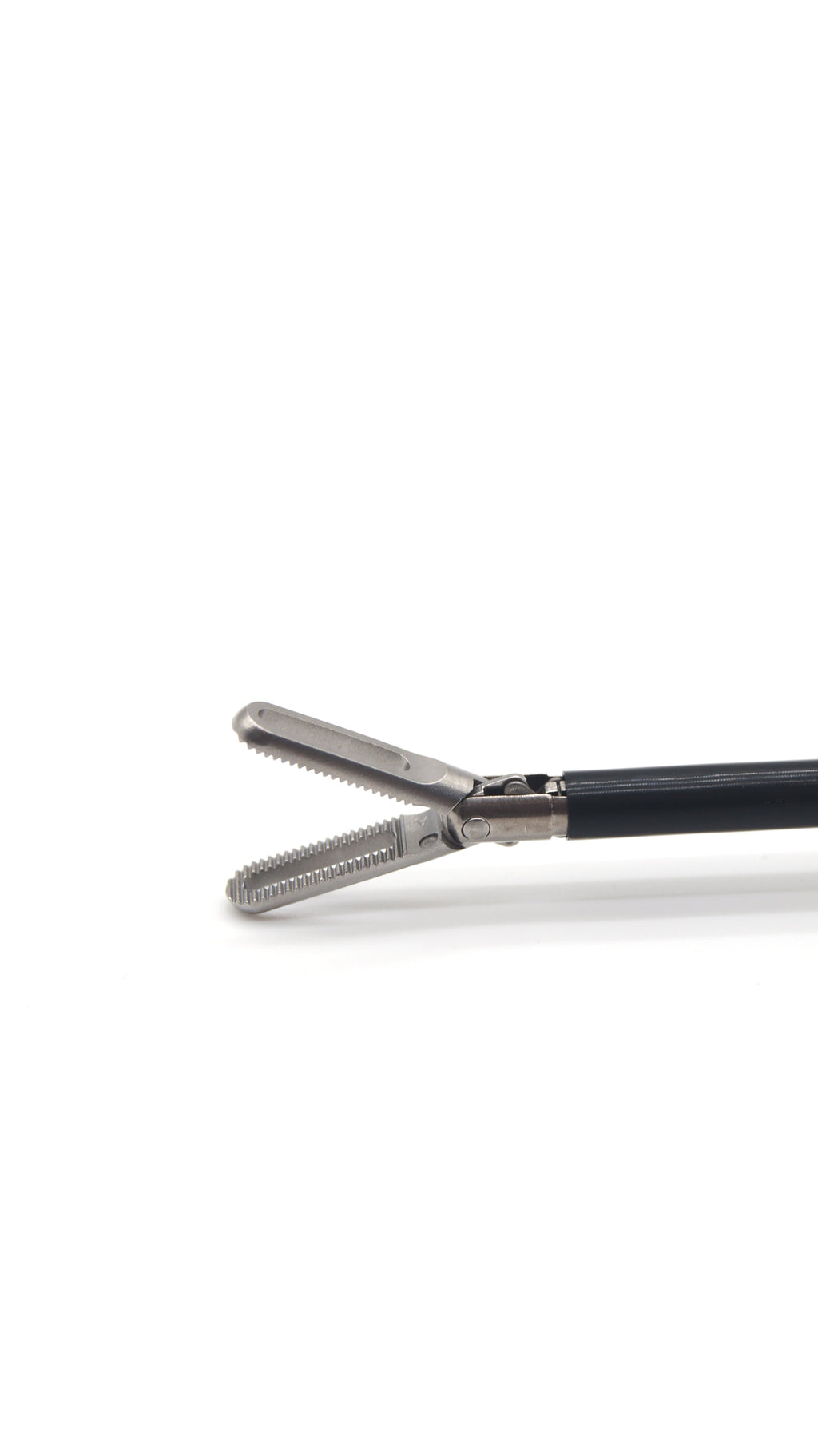 Grasper Laparoscópico atraumatico con Rachet Desechable