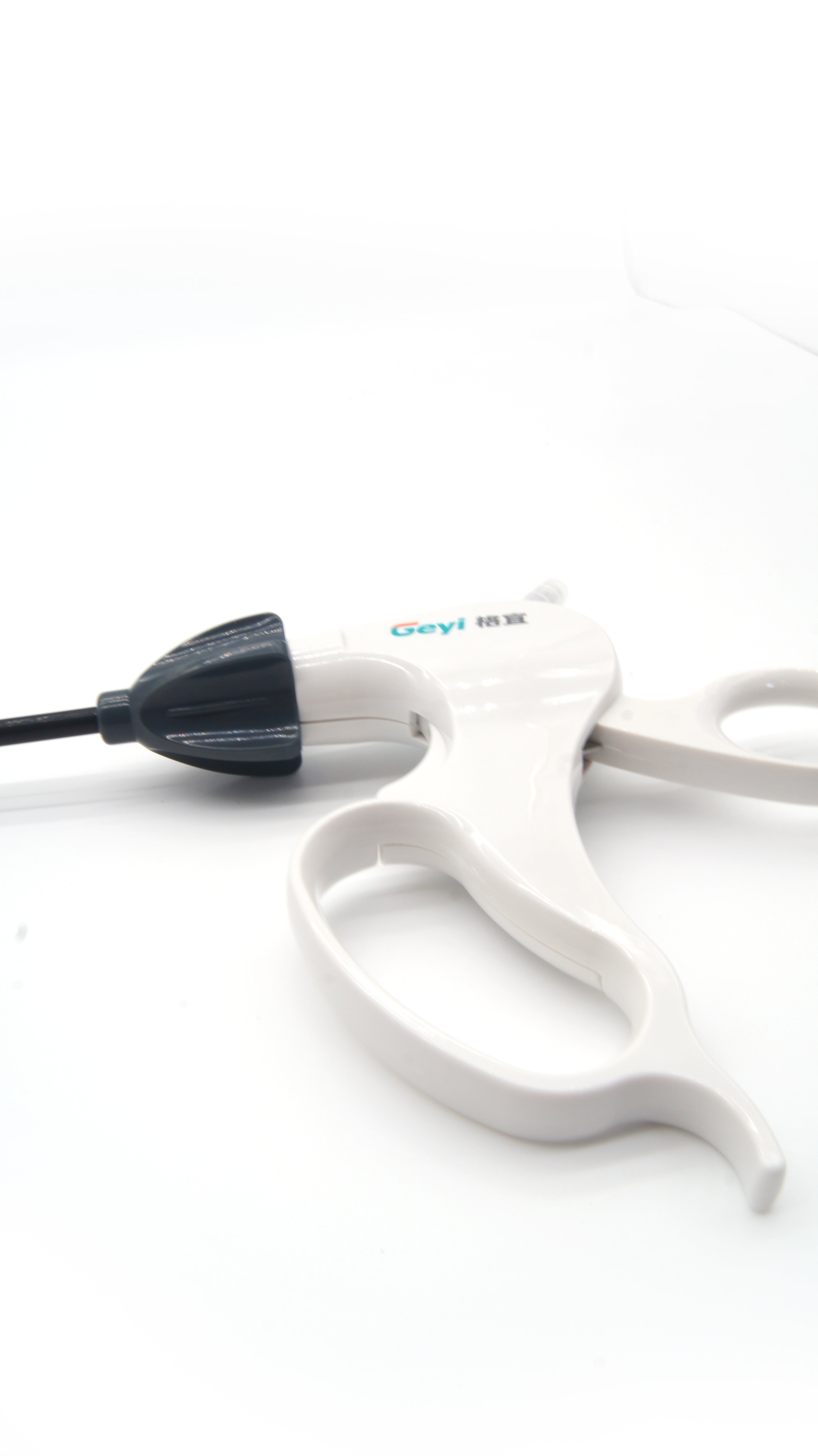 Grasper Laparoscópico atraumatico con Rachet Desechable